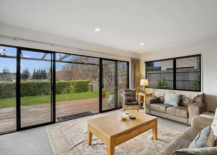 Lakeview Lane | Views, Walk To Town Centre! 瓦纳卡