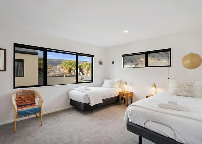 Lakeview Lane | Views, Walk To Town Centre! * 瓦纳卡