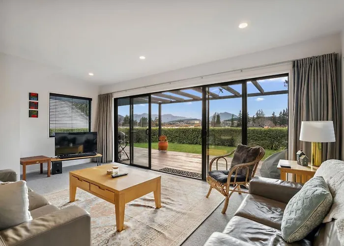 度假居 Lakeview Lane | Views, Walk To Town Centre!