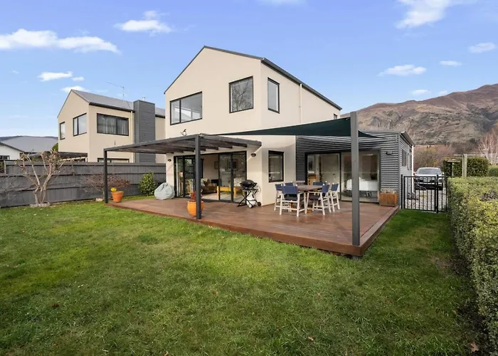 度假居 Lakeview Lane | Views, Walk To Town Centre! *