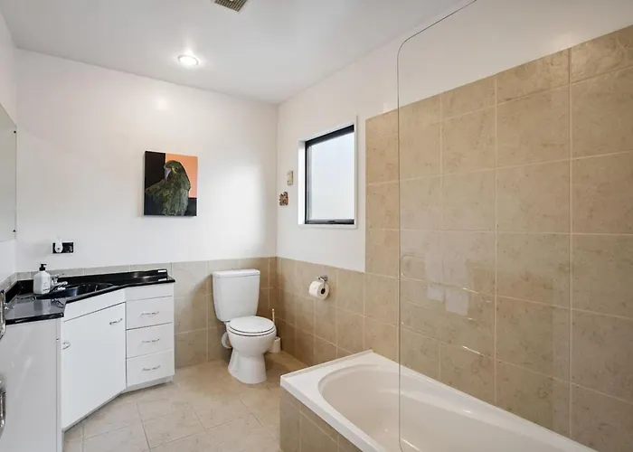 Lakeview Lane | Views, Walk To Town Centre! 瓦纳卡