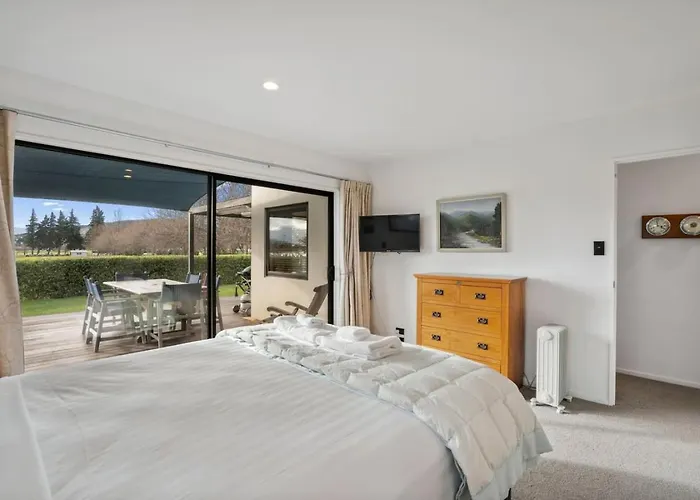 度假居 Lakeview Lane | Views, Walk To Town Centre!