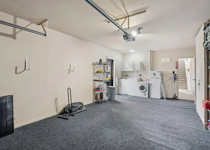 Lakeview Lane | Views, Walk To Town Centre! 度假居