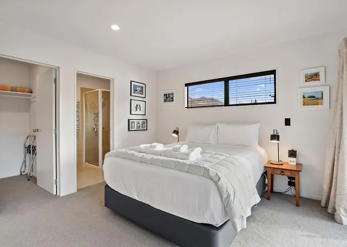 度假居 Lakeview Lane | Views, Walk To Town Centre!