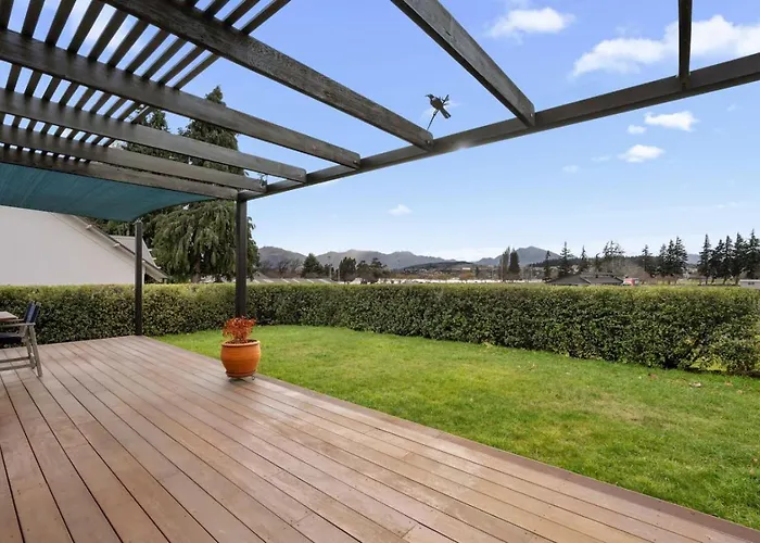 度假居 Lakeview Lane | Views, Walk To Town Centre! *